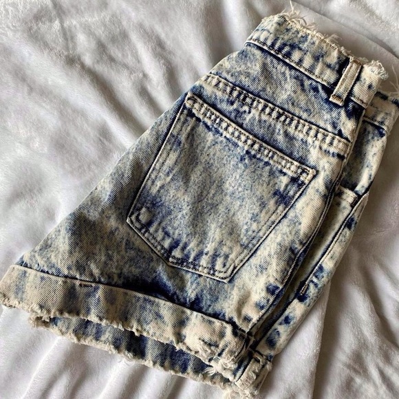 American Apparel Acid Wash Denim Shorts (27) - Picture 5 of 8